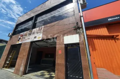 Excelente imóvel comercial com 180m², divididos em 5 salas, com banheiros e copa.