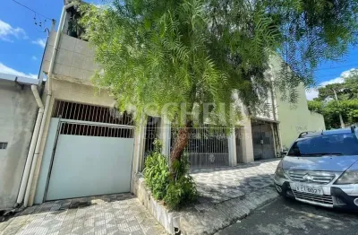 Casa a venda de 232,00m² útil, com 3 quartos, na vila santa catarina.