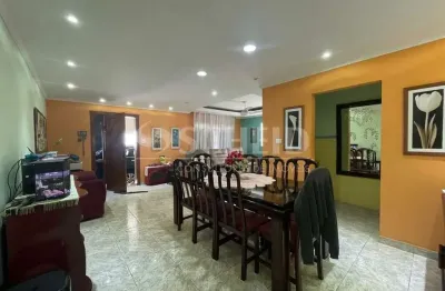 Casa a venda de 232,00m² útil, com 3 quartos, na vila santa catarina.