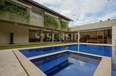 Casa reformada com 4 suítes e área externa no jardim guedala