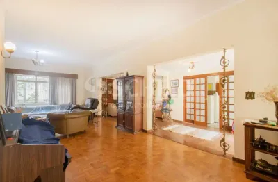 Casa térrea de vila  com 4 dormitórios, 5 banheiros, 5 vagas no jardim hípico!