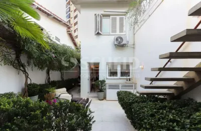 Sobrado á venda no campo belo com 155m², 2 quartos sendo 1 suíte, 2 vagas.