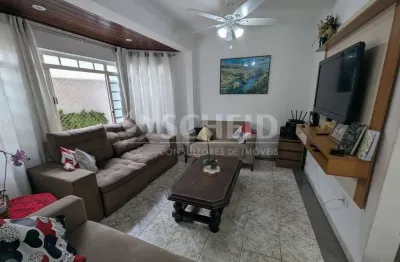 Ótima casa 181m2 em excelente rua!!! 3 dorms, 1 sala, copa/cozinha espaçosa, 3 banheiros, quintal!!