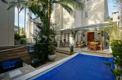 Casa de condomínio alto da boa vista, com 4 suítes e recém reformada !