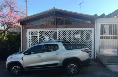 Alugo casa térrea no campo grande, 80m², 2 dormitórios, 1 vaga, está reformada.