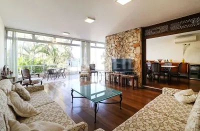 Sobrado residencial com 419m2 em 3 pavimentos com piscina no brooklin
