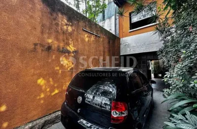 Casa a venda com 3 quartos, 3 banheiros, sala ampla e 2 vagas, no brooklin