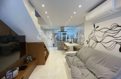 Belíssima cobertura duplex com piscina totalmente reformada e decorada