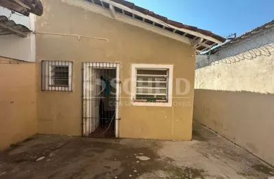 Casa terrea para locacao , 01 quarto , 01 banheiro , 01 vaga e quintal