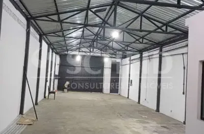 Galpão comercial com 170m², vão livre , banheiro e cozinha.