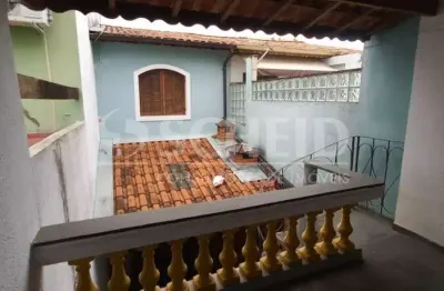 Casa 82m2 no campo grande, 2 quartos, sala, cozinha, churrasqueira, depósito nos fundos e 1 vaga.