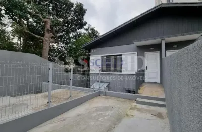 Casa térrea, 2 quartos, 1 vaga de garagem no campo grande