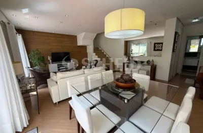 Casa em condomínio a venda ,4 dormitórios  sendo 3 suítes  com ar condicionado e 3 vagas.