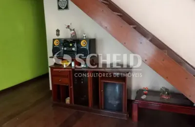 Ótimo sobrado, com 3 dormitórios, uma suite, cozinha com planejado,  ao lado de grandes comercios