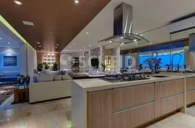 Cobertura de alto padrão com vista panorâmica / totalmente reformada e decorada