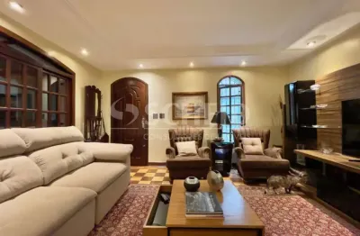 Casa á venda no brooklin com 157m², 3 quartos sendo 1 suíte, 4 vagas.