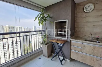 Apartamento reformado com vista para área verde na vila andrade