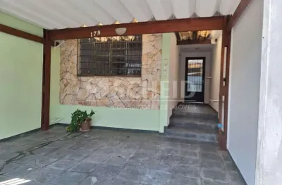 Sobrado para alugar de 100,00m² útil, com 2 quartos e 2 vagas na cupece.