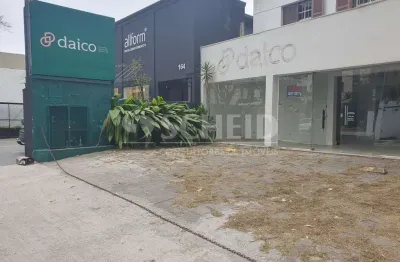 Casa comercial para locação de 230,00m² útil, próximo ao metro moema.