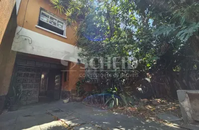 Casa a venda com 3 quartos, 3 banheiros, sala ampla e 2 vagas, no brooklin
