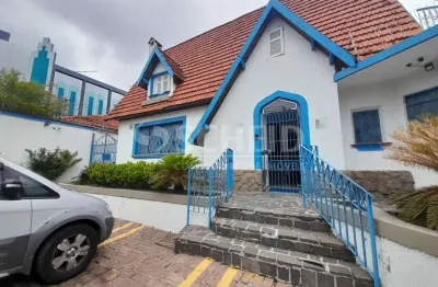 Casa comercial com 25 salas para alugar na Rua João Alfredo, --, Alto da Boa Vista, São Paulo