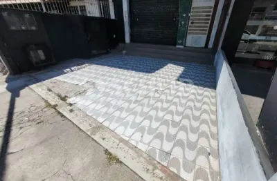 Loja com 140m2, duas vagas na frente e escritório no subsolo no jardim marajoara