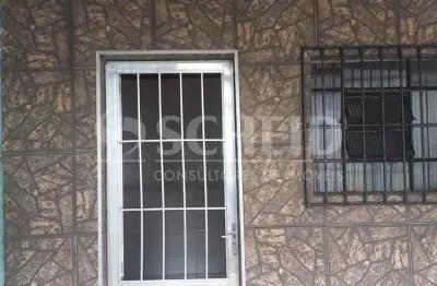 Ótima casa térrea com boa localização,  ao lado de grandes comercios