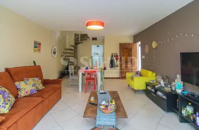 Sobrado á venda em interlagos com 179m², 4 quartos sendo 1 suíte, 3 vagas.