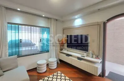 Sobrado com 268a a.c. -  3 quartos, 1 suite, 2 vagas de garagem no miolo do campo grande