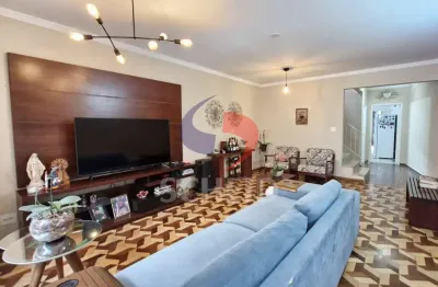 Casa á Venda no Brooklin com 155m², 3 quartos sendo 1 suíte, 3 vagas.