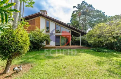 Casa para locação com 5 quartos, 2 suítes, lareira, muito jardim, 3 vagas de garagem