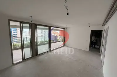 Apartamento a venda de 151,00m² útil, com 3 quartos e 3 vagas em Moema.