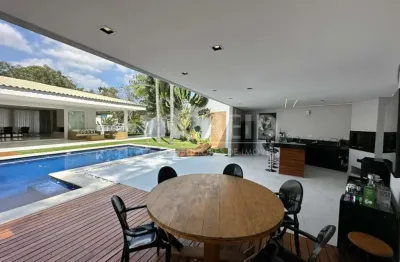 Casa térrea nova com 710m2 a.c. e 1.390m2 a.t.  4 dorms - 3 suítes - aquecimento solar