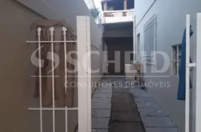 Excelente imóvel, tanto para moradia como para comércio.