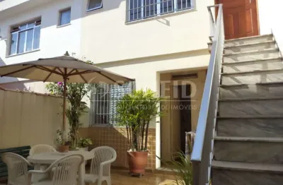 Sobrado a venda na vila mascote com 200m, 3 dormitórios, 1 suíte e 4 vagas.