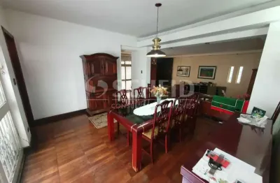 Casa térrea totalmente isolada com excelente área externa e interna no jardim marajoara.