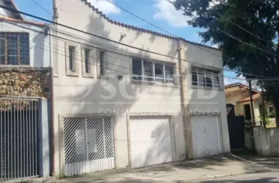 Sobrado zona mista com 03 quartos, 01 suíte, 04 banheiros e 02 vagas em 220m²