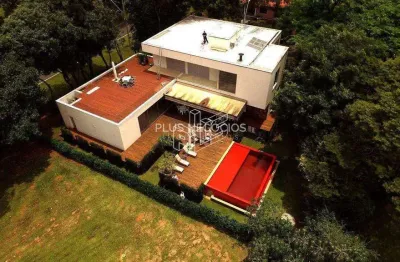Luxuosa casa à venda no condomínio lago azul golf clube - 5 suítes, piscina e vista para o campo de