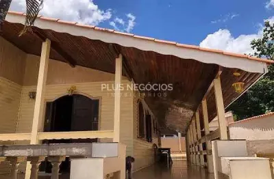 Duas casas no mesmo terreno: 3 dormitórios, suíte e área gourmet em bairro privilegiado