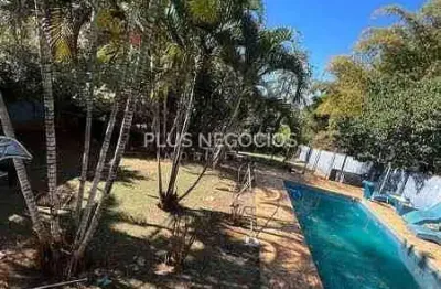 Chácara à venda com 3 dormitórios, 1 suíte, 200m² de área útil e amplo espaço no bairro santa helen