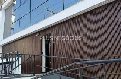 Linda e elegante casa comercial em localização privilegiada próxima às principais avenidas de soroc