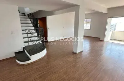 Ampla cobertura duplex para locação no centro com 4 dormitórios, 2 suítes, churrasqueira e 3 vagas