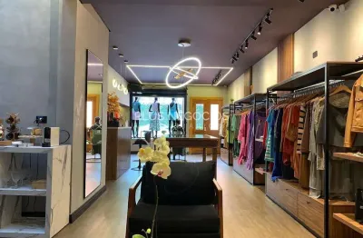 Oportunidade única: linda loja de roupas em localização privilegiada - qualidade e visibilidade! no