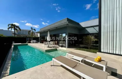 Casa de alto padrão à venda no condomínio lago azul golfe clube – 4 suítes, cinema, piscina e lazer