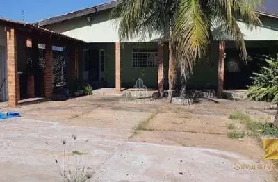 Casa à venda com 03 quartos sendo 02 suítes. localizado no bairro chácara dos pinheiros em cuiabá-m