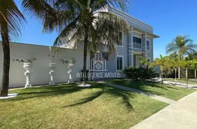 Casa em condomínio à venda com 424m² de área construída, 4 suítes sendo  1 master com amplo closet,