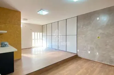 Casa comercial para locação com 3 suítes, 1 sala com 2 banheiros, jardim de inverno em 246m² de áre
