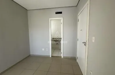 Casa para locação com 03 suítes sendo 01 máster com closet e área construída de 155,39 m², condomín