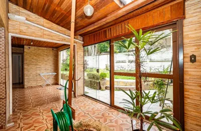 Troco casa de 300m² no bairro guaíra por apartamento (com elevador) ate 60% do valor
