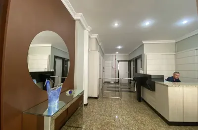 No cento, sala comercial com 2 vagas de garagens,  para aluguel e venda!